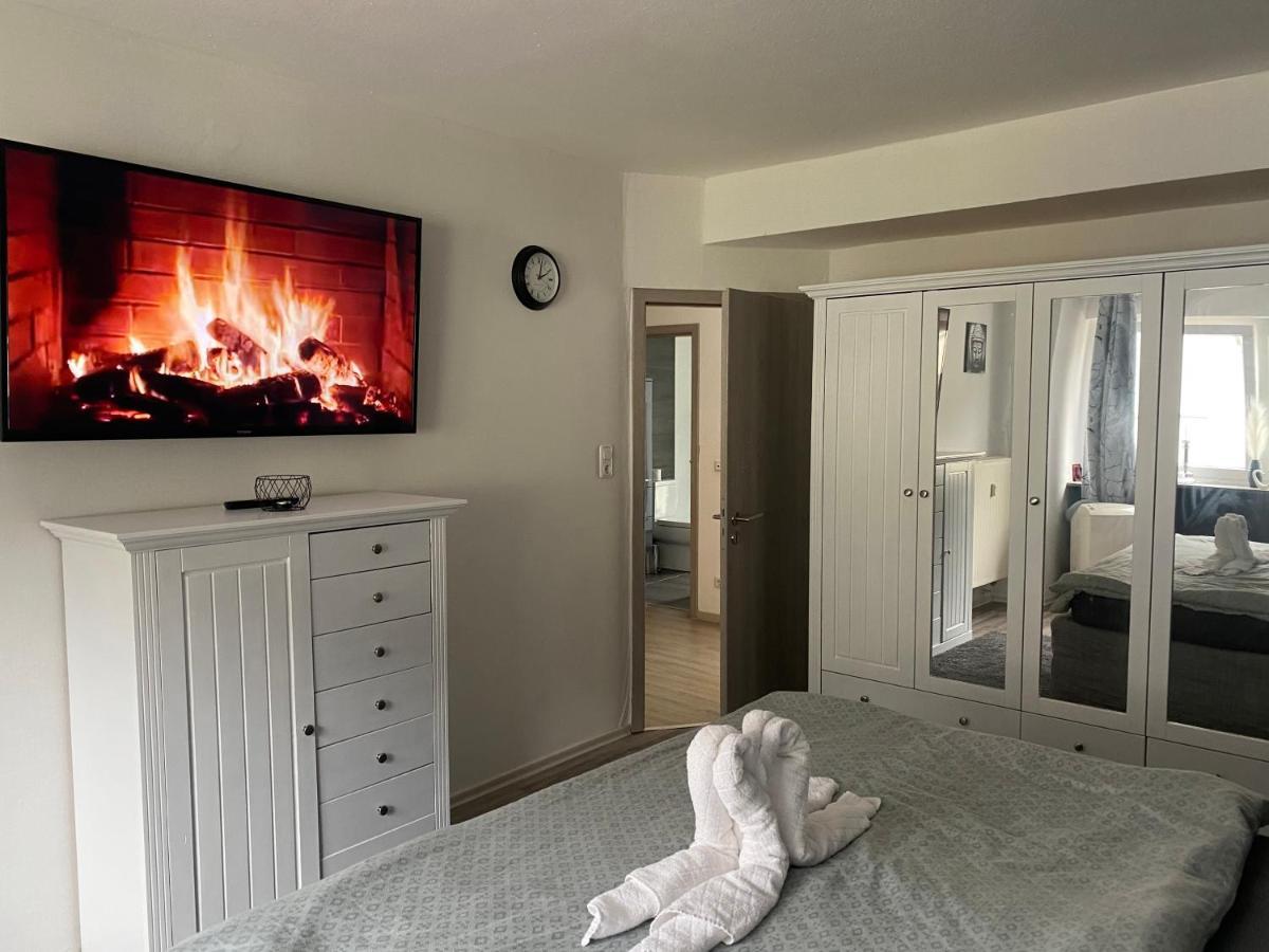 Moderne Fewo Weinberge Netflix Appartamento Zell an der Mosel Esterno foto